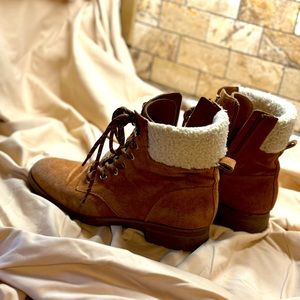 Violet & Rod cozy fleece adorned brown boots.